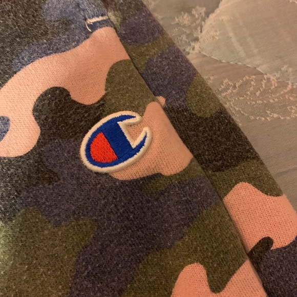 size large, champion camouflage sweatpants - Picture 3 of 4